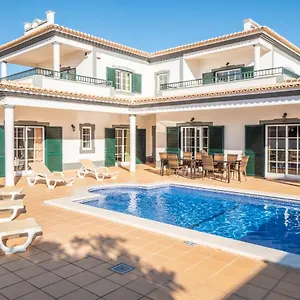 Isa - Heated Pool - Free Wi-fi - Air Con , Guia (Faro) Portugal